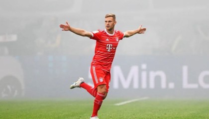  穆西亚拉梅开二度登顶射手榜首  